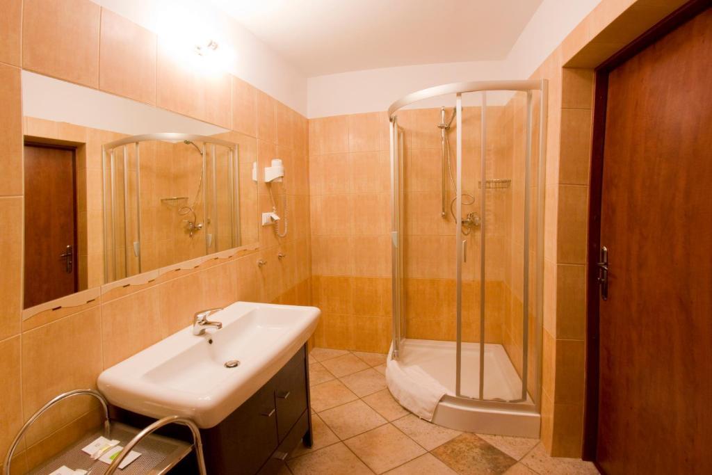 Hotel Stara Szmergielnia Bielsko-Biala Quarto foto